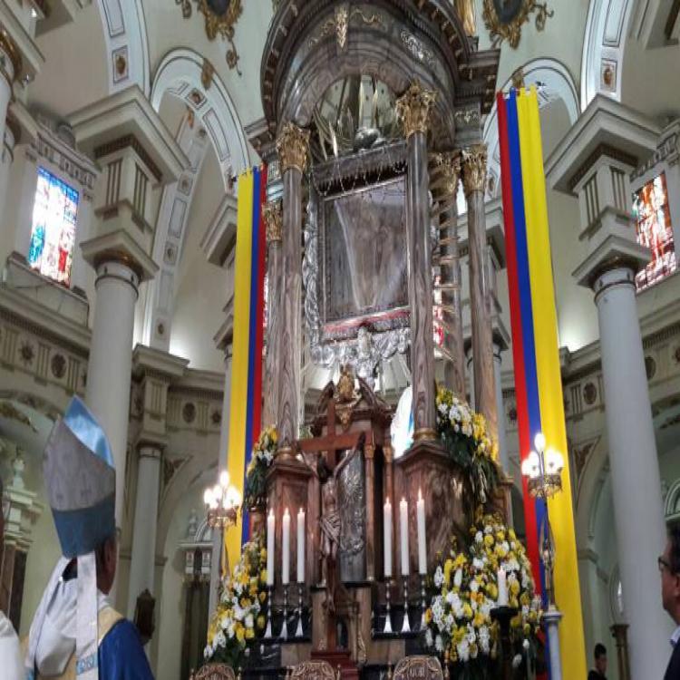 Colombia celebrará a la Virgen de Chiquinquirá pidiendo por el fin del coronavirus Colombia celebrará a la Virgen de Chiquinquirá pidiendo por el fin del coronavirus