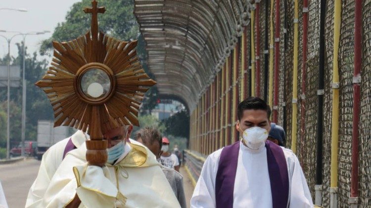 El Celam a los sacerdotes: "Sean signos evidentes de que Dios vive en ustedes" El Celam a los sacerdotes: "Sean signos evidentes de que Dios vive en ustedes"