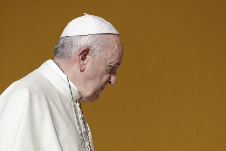 El Papa no preside las celebraciones de fin y principio de año por "una fuerte ciática" El Papa no preside las celebraciones de fin y principio de año por "una fuerte ciática"