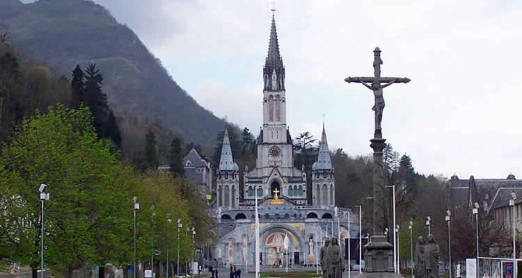 El santuario de Lourdes realizará la primera peregrinación mundial en forma virtual El santuario de Lourdes realizará la primera peregrinación mundial en forma virtual