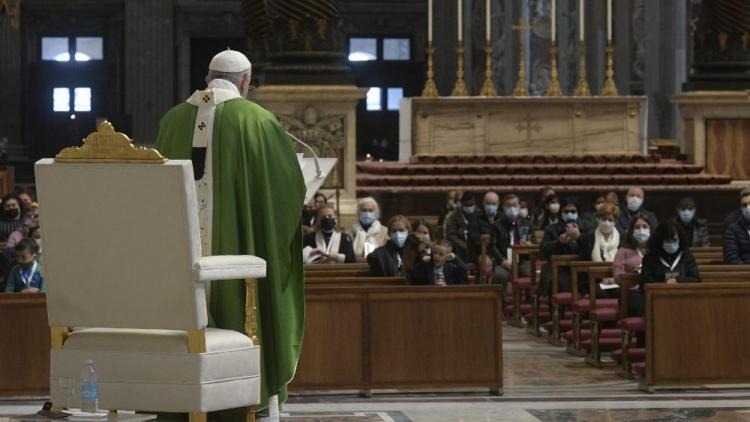 Extiende tu mano a los necesitados, en vez de exigir lo que te falta, pidió el Papa Extiende tu mano a los necesitados, en vez de exigir lo que te falta, pidió el Papa