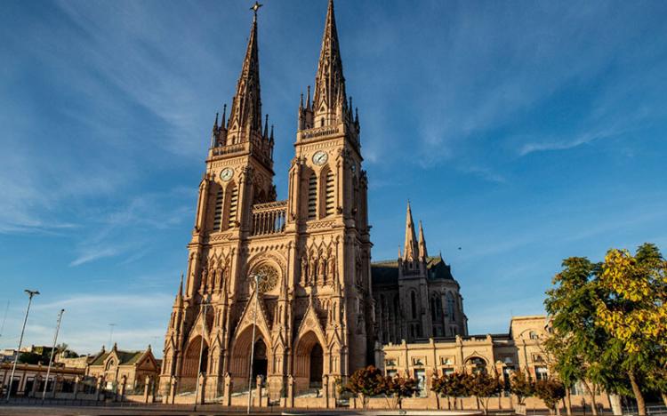 La basílica de Luján reabrió sus puertas para la oración personal La basílica de Luján reabrió sus puertas para la oración personal