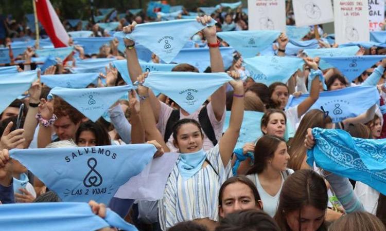 A la enorme ola celeste de la Argentina y del mundo A la enorme ola celeste de la Argentina y del mundo