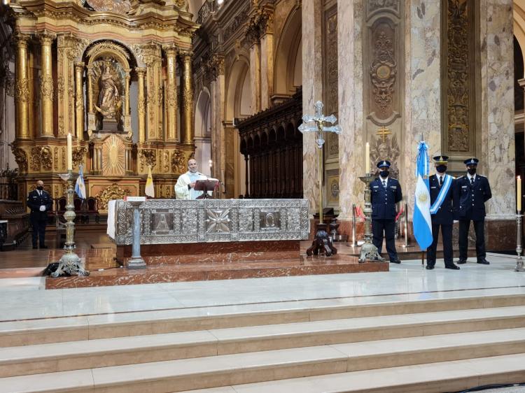 "Ayuda, luz y bendición", pidió la Iglesia porteña en la Misa por la Patria "Ayuda, luz y bendición", pidió la Iglesia porteña en la Misa por la Patria