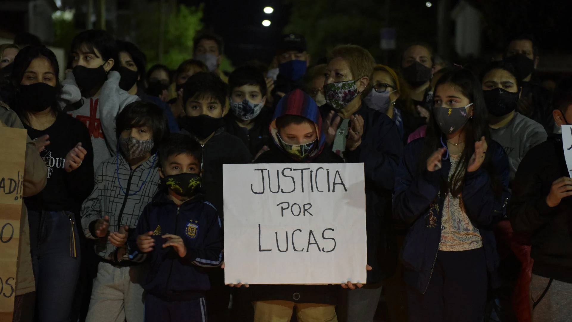 Dolor y pedido de justicia por el joven asesinado en Quilmes Dolor y pedido de justicia por el joven asesinado en Quilmes
