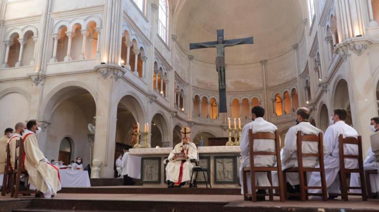 El Card. Poli deseó a los nuevos sacerdotes y diáconos "un ministerio fiel, fecundo y alegre" El Card. Poli deseó a los nuevos sacerdotes y diáconos "un ministerio fiel, fecundo y alegre"