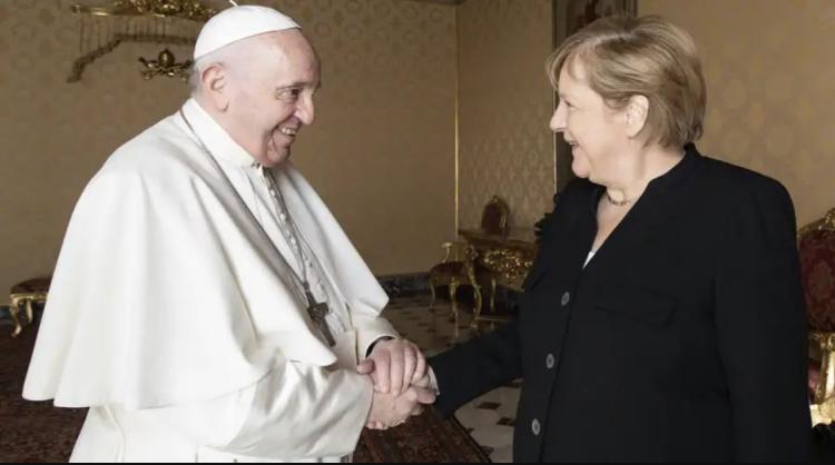 El papa Francisco recibió a Angela Merkel en el Vaticano El papa Francisco recibió a Angela Merkel en el Vaticano