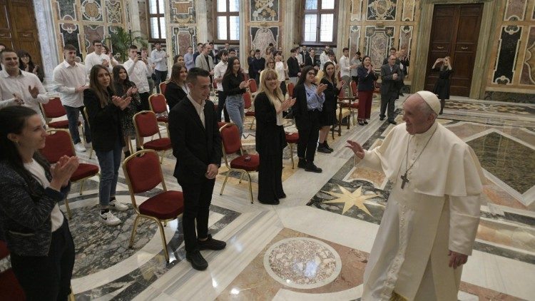 El Papa recibió a docentes y estudiantes del Instituto Ambrosoli El Papa recibió a docentes y estudiantes del Instituto Ambrosoli