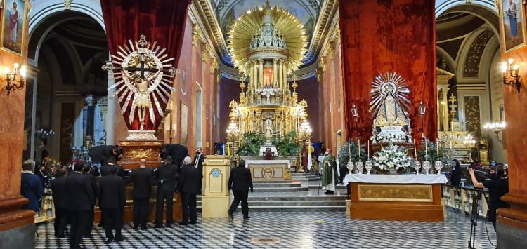Entronización de las sagradas imágenes inician el camino hacia la Fiesta del Milagro Entronización de las sagradas imágenes inician el camino hacia la Fiesta del Milagro