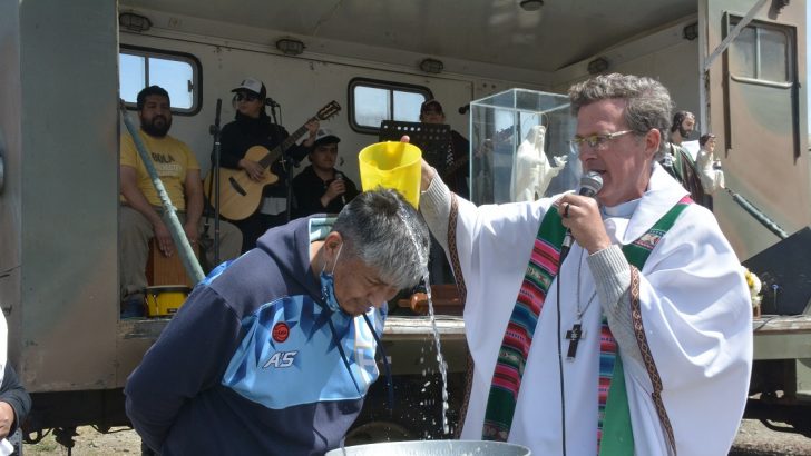 Más de cien personas recibieron el Bautismo en la peregrinación a Güer Aike Más de cien personas recibieron el Bautismo en la peregrinación a Güer Aike