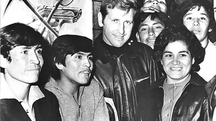 "Más que nunca junto al pueblo", los Curas Villeros recuerdan al padre Mugica "Más que nunca junto al pueblo", los Curas Villeros recuerdan al padre Mugica