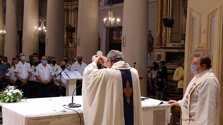 Mons. Ojea presidió una misa por los policías caídos en servicio Mons. Ojea presidió una misa por los policías caídos en servicio