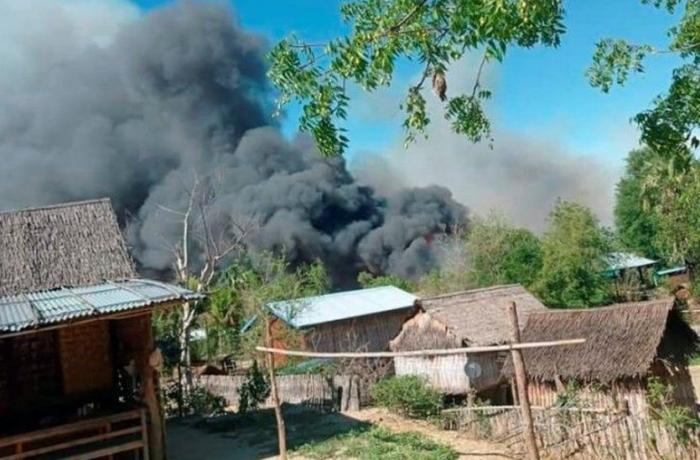 Myanmar: Atacan una aldea y secuestran a siete sacerdotes Myanmar: Atacan una aldea y secuestran a siete sacerdotes