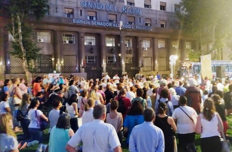 Se rezó en la plaza del Congreso en el día de los santos inocentes Se rezó en la plaza del Congreso en el día de los santos inocentes