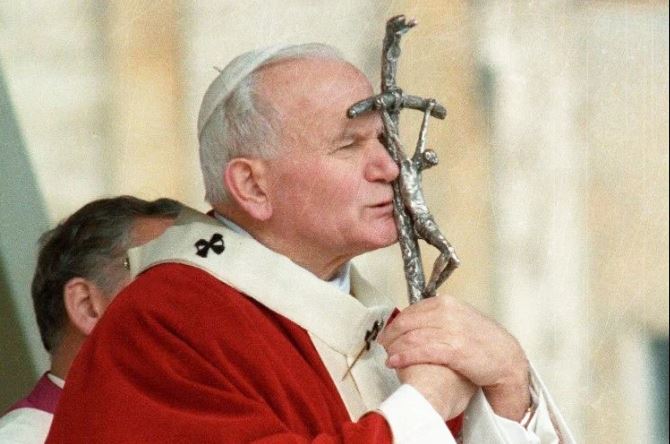 'Abran las puertas a Cristo': el mensaje de Juan Pablo II resuena en la Plaza de San Pedro 'Abran las puertas a Cristo': el mensaje de Juan Pablo II resuena en la Plaza de San Pedro