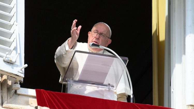 Ángelus del Papa: 'Abrirse a una relación de esperanza con Cristo, luz del mundo' Ángelus del Papa: 'Abrirse a una relación de esperanza con Cristo, luz del mundo'