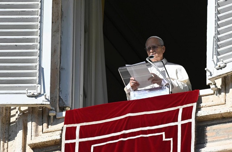 Ángelus: 'El Bautismo es un signo santo que nos acompaña toda la vida'