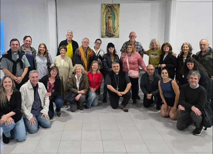 El obispo de Avellaneda-Lanús se reunió con referentes de movimientos e instituciones