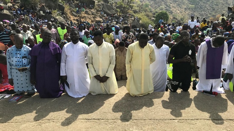 Ayuda a la Iglesia Necesitada: Nigeria está sangrando y destruida