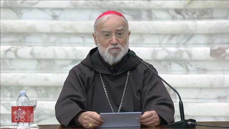 Cardenal Cantalamessa: poner al Espíritu Santo en el corazón de la Iglesia Cardenal Cantalamessa: poner al Espíritu Santo en el corazón de la Iglesia