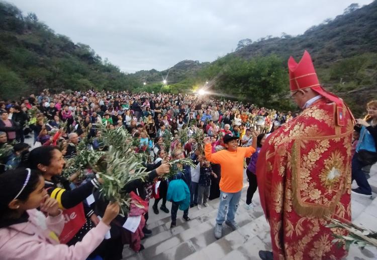 Catamarca inició la Semana Santa con la peregrinación a la gruta de la Virgen del Valle
