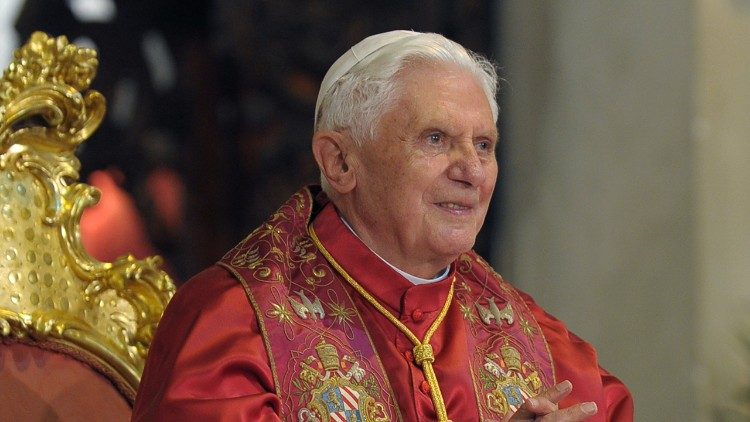 Saludo fraterno de la CEA al papa Francisco por la muerte de Benedico XVI Saludo fraterno de la CEA al papa Francisco por la muerte de Benedico XVI