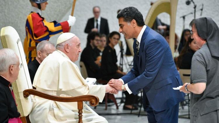 Consultores integrales que hagan frente a la crisis, pidió el Papa Consultores integrales que hagan frente a la crisis, pidió el Papa