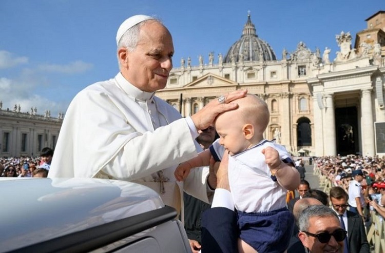 'Defender la vida en una época marcada por la locura de la guerra', pidió el Papa