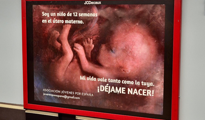 "Déjame nacer": Campaña en favor de la vida en los subterráneos de Madrid "Déjame nacer": Campaña en favor de la vida en los subterráneos de Madrid