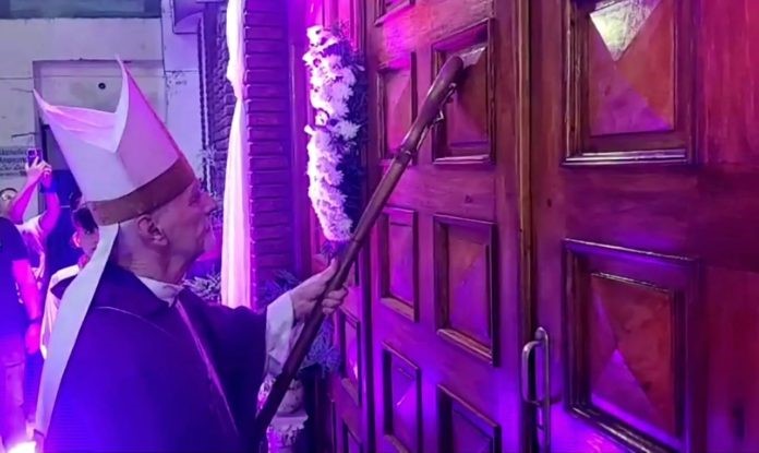 El Card. Bokalic realizó la apertura de un templo jubilar en La Banda