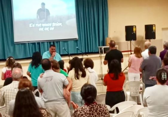 El músico Marcelo Olima visitó la parroquia de Arroyito