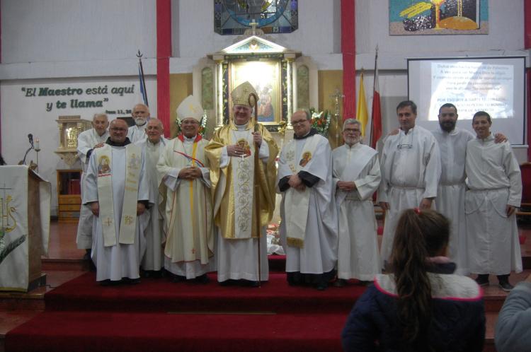 El nuncio visitó la comunidad de Nuestra Señora de Czestochowa de Ezpeleta