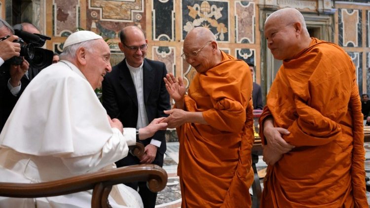 El Papa a los budistas: 'Trabajemos juntos por un mundo más inclusivo' El Papa a los budistas: 'Trabajemos juntos por un mundo más inclusivo'