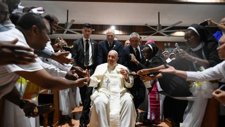 El Papa animó a los religiosos en la esperanza y les pidió ocuparse de los marginados El Papa animó a los religiosos en la esperanza y les pidió ocuparse de los marginados