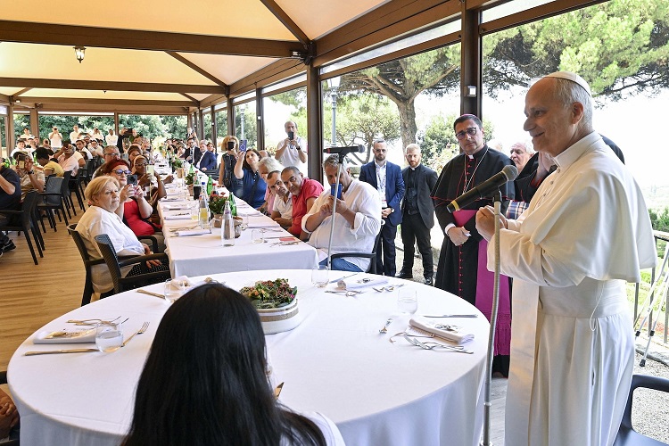 El Papa en el almuerzo con los pobres: 'Somos la creación más bella de Dios' El Papa en el almuerzo con los pobres: 'Somos la creación más bella de Dios'