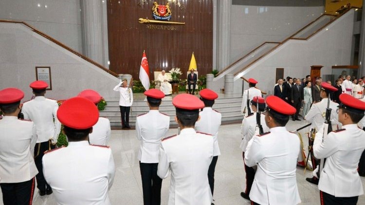 Singapur: el Papa fue recibido por el presidente y el primer ministro Singapur: el Papa fue recibido por el presidente y el primer ministro