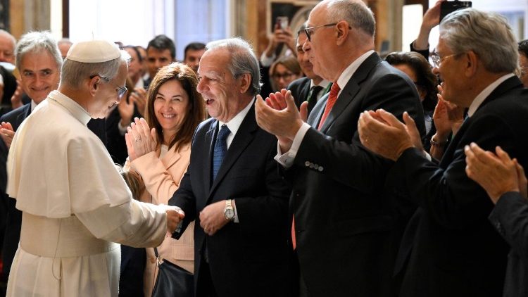 El Papa pide 'pensamiento crítico' para afrontar la revolución digital