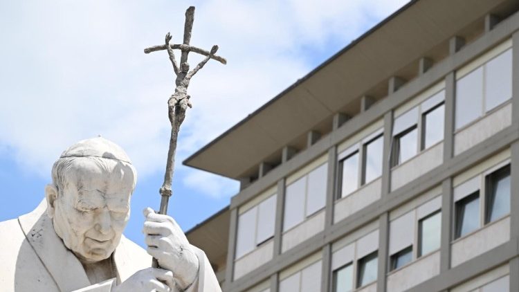 El Papa sigue mejorando: asistió a misa y rezó el Ángelus de forma privada El Papa sigue mejorando: asistió a misa y rezó el Ángelus de forma privada