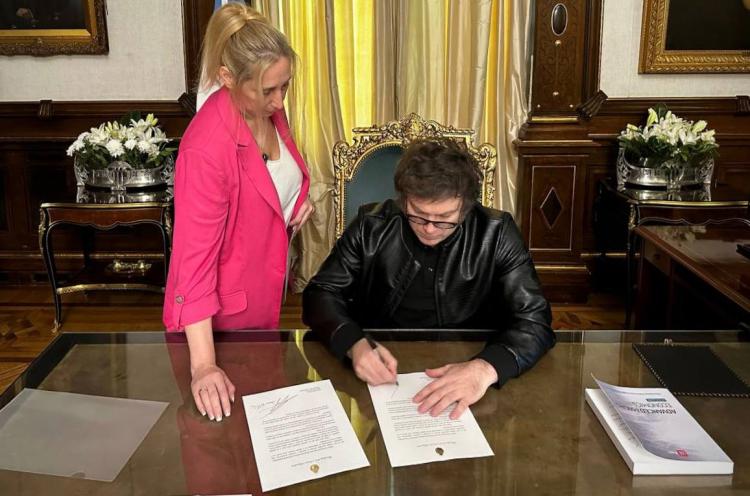 El presidente Javier Milei invitó al Papa Francisco a que visite la Argentina El presidente Javier Milei invitó al Papa Francisco a que visite la Argentina