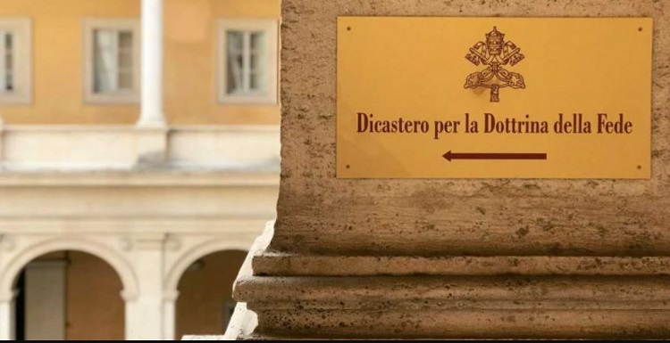 El Vaticano pide a la FSSPX 'suspender las ordenaciones episcopales'