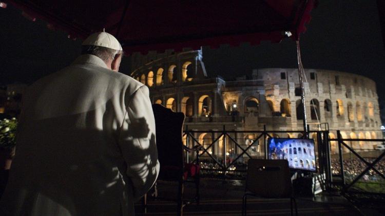 El Viacrucis del Papa retorna al Coliseo Romano El Viacrucis del Papa retorna al Coliseo Romano