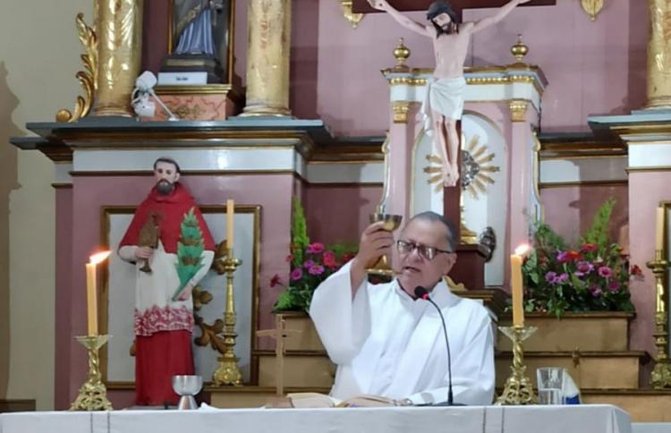 Falleció el sacerdote entrerriano Fernando "Pololo" Arias Falleció el sacerdote entrerriano Fernando "Pololo" Arias