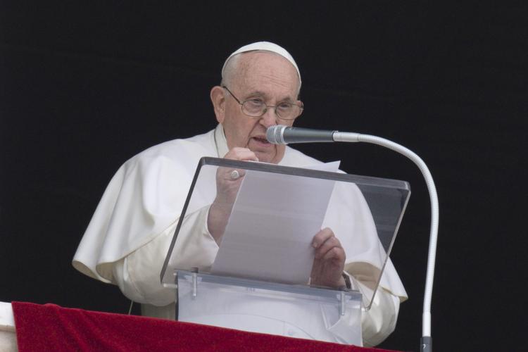 Francisco: El Paráclito 'nos transmite la certeza de que con Dios podemos lograrlo' Francisco: El Paráclito 'nos transmite la certeza de que con Dios podemos lograrlo'