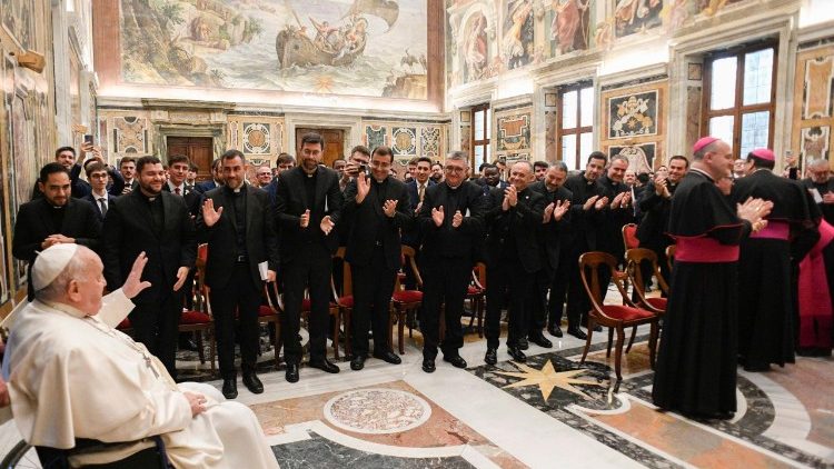 El Papa, sobre la DANA: 'Los sacerdotes deben dejarse moldear por el dolor de la gente' El Papa, sobre la DANA: 'Los sacerdotes deben dejarse moldear por el dolor de la gente'