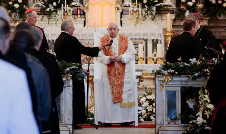 Francisco rezó por la paz 'para Tierra Santa, donde María dio a luz a Jesús' Francisco rezó por la paz 'para Tierra Santa, donde María dio a luz a Jesús'