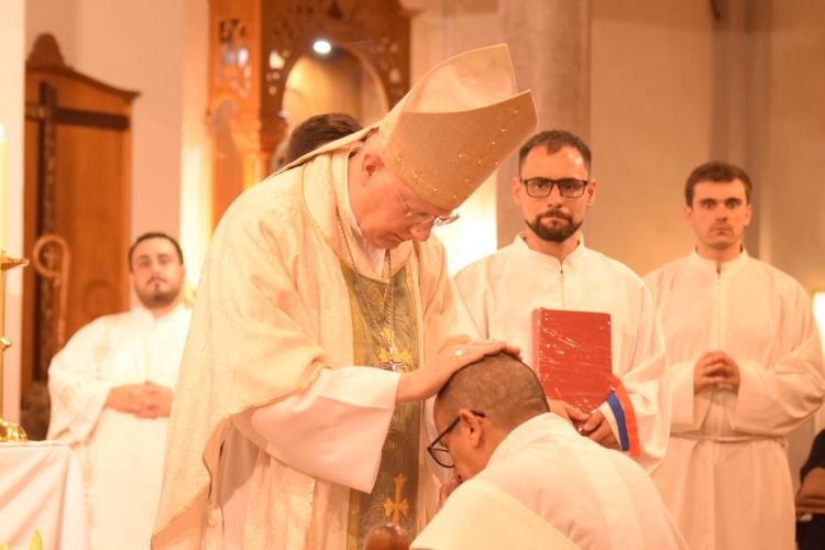 Garín celebró con alegría la ordenación sacerdotal de Arturo Becerril