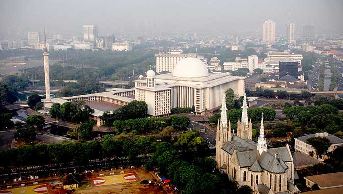 Indonesia espera la visita del Papa inaugurando un 'Túnel de la Fraternidad' Indonesia espera la visita del Papa inaugurando un 'Túnel de la Fraternidad'