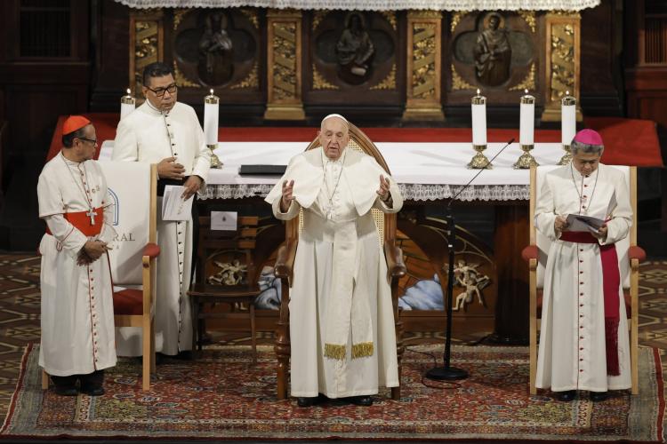 Indonesia: Francisco pide una Iglesia 'fuerte en la fe, fraterna y cercana' Indonesia: Francisco pide una Iglesia 'fuerte en la fe, fraterna y cercana'