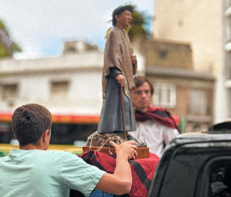 Jóvenes de FASTA salen a 'brocherizar' Palermo