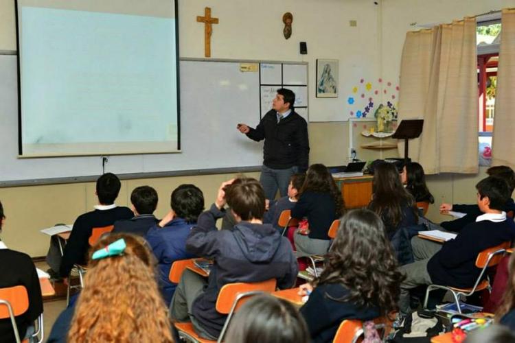 La Comisión de Educación animó a vivir con esperanza el nuevo año escolar La Comisión de Educación animó a vivir con esperanza el nuevo año escolar